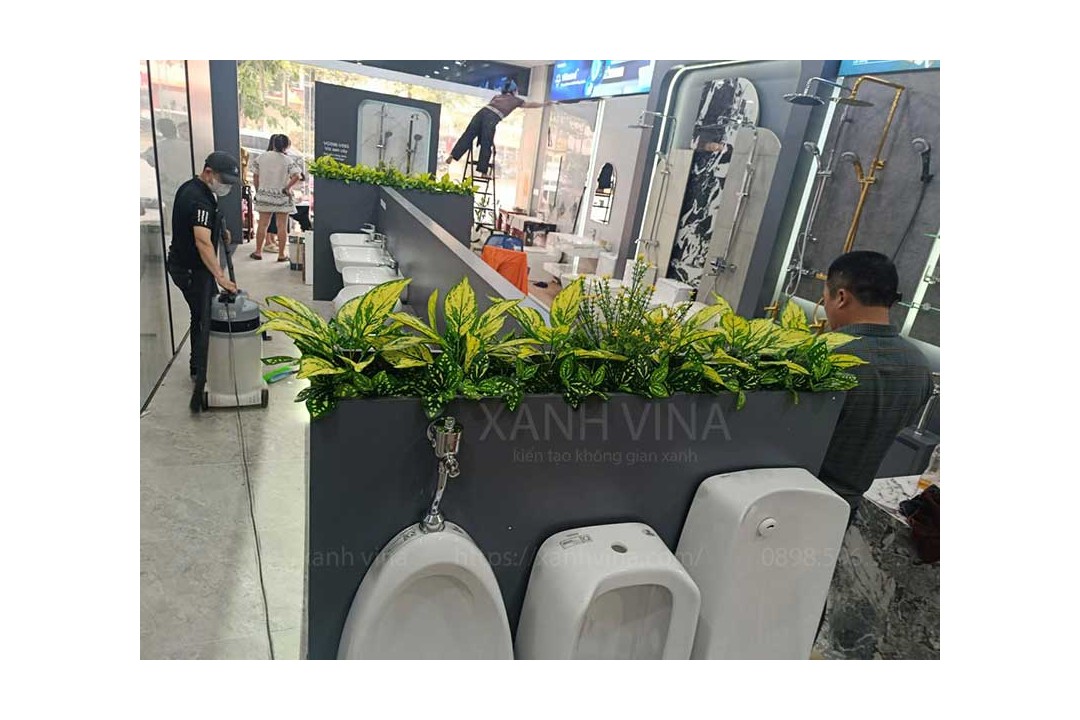 Bồn cây giả KT 120x25cm tại showroom Thiết Bị Vệ Sinh 183 Trường Chinh